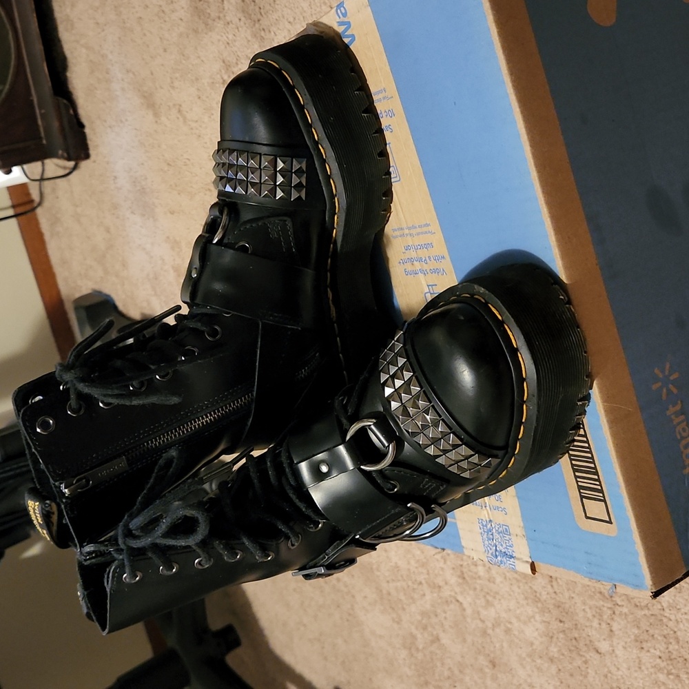 Dr. Martin's leather platform boots. Has hardware attached. Blk sz 5.5